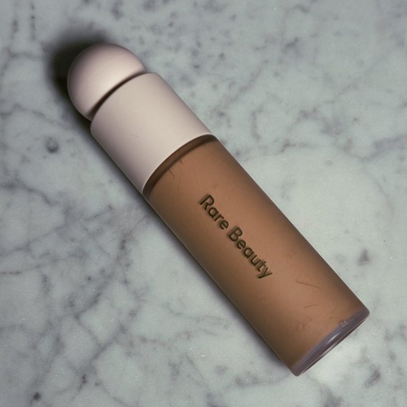 Rare Beauty Liquid Touch Weightless Foundation | 180W - Picture 2 of 5